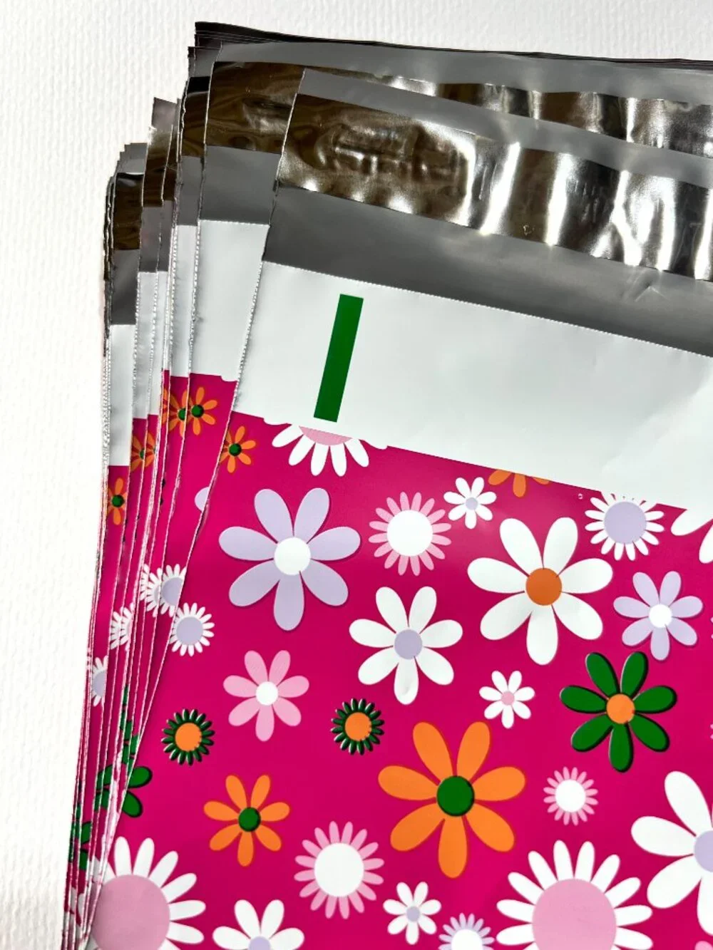 Hot Pink Daisies 6x9 poly mailers, unpadded (50)